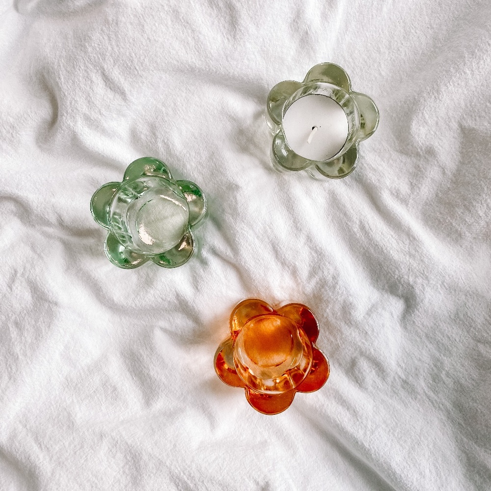 Retro Flower Tea Light Holder - Picture 4 of 5